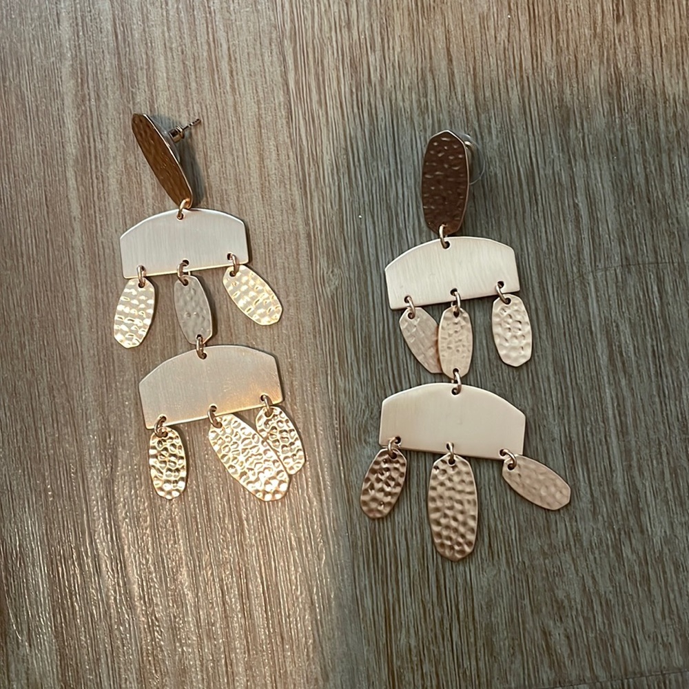 Limited edition Kendra Scott rose gold chandelier earrings